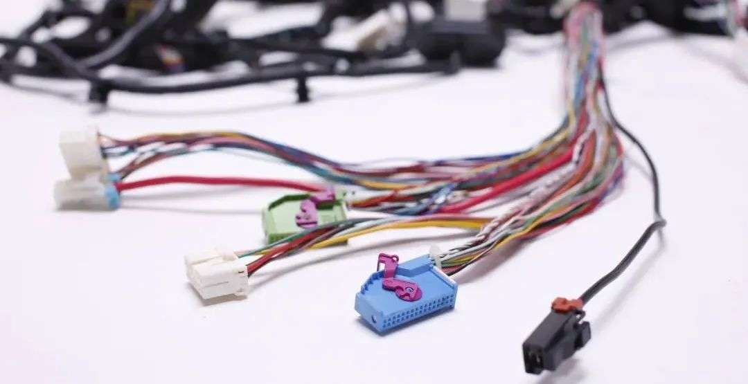 概述电动汽车高压连接器设计功能项