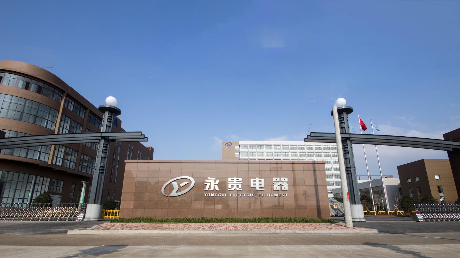 R-C (1).jpg R-C (1).jpg