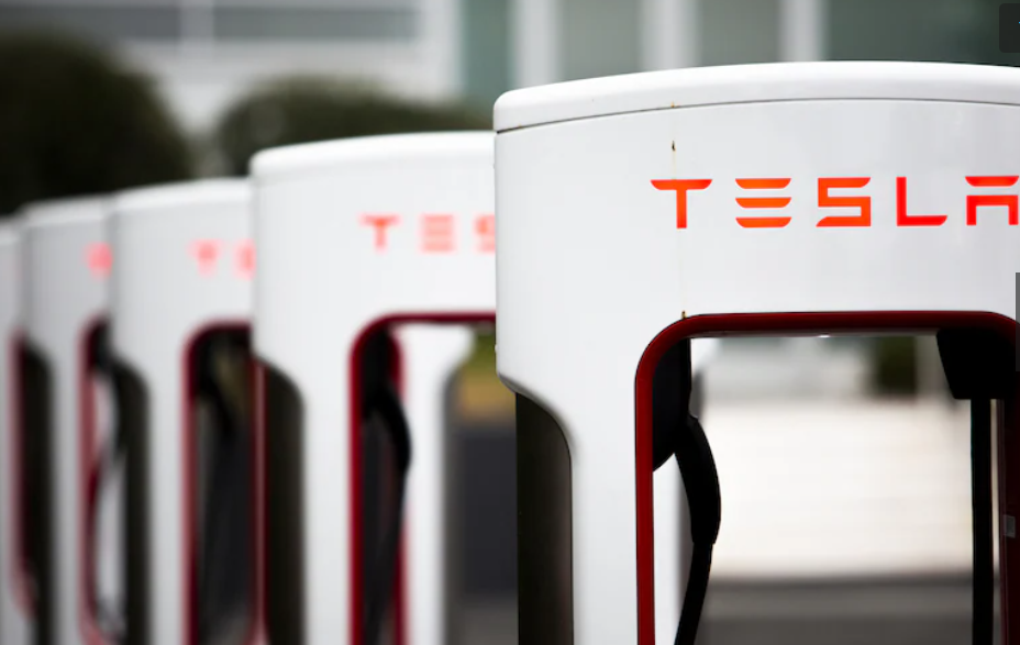 NACS大迁移:谁正在转向特斯拉的充电端口?