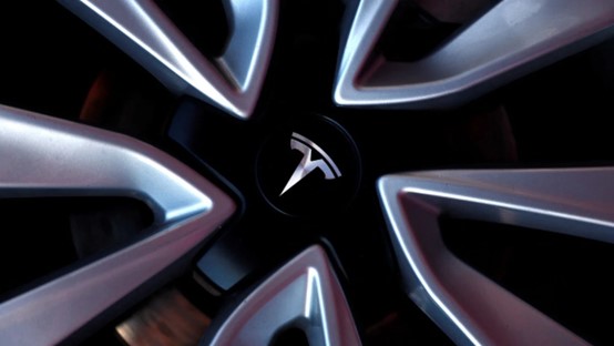 特斯拉第二季度利润下降45%至14.8亿美元