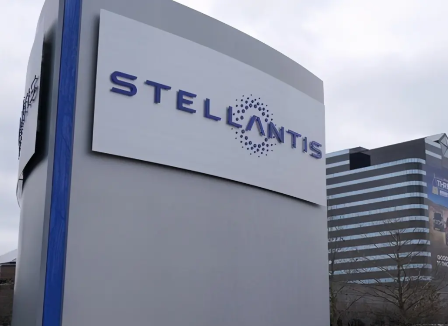 Stellantis与福特分别召回数十万辆汽车