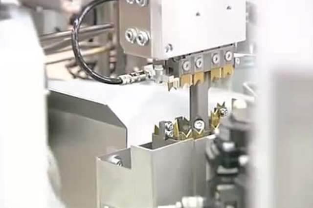 Komax Wire Application-MIL-Crimp