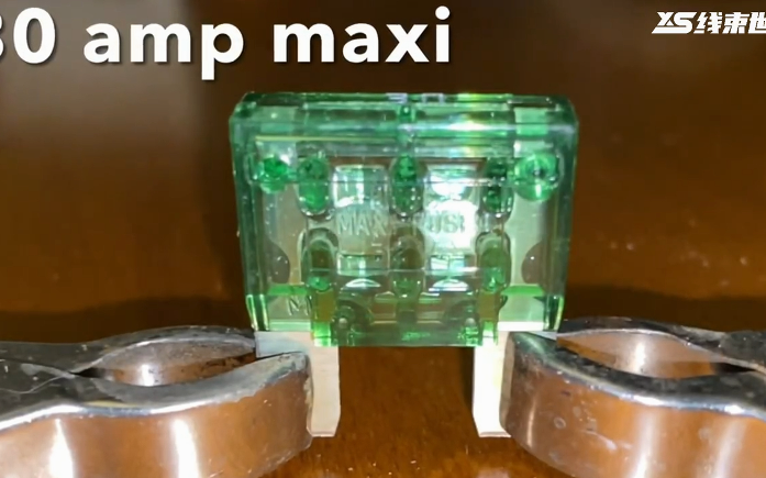 保险丝熔断瞬间视频